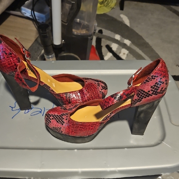 Kenneth Cole Red Snakeskin Heels - Picture 1 of 2